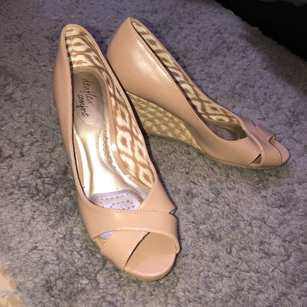 Short nude wedges